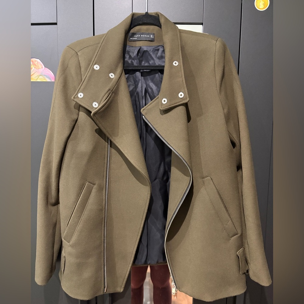 Zara Women’s Olive Green Zip Coat 🫒